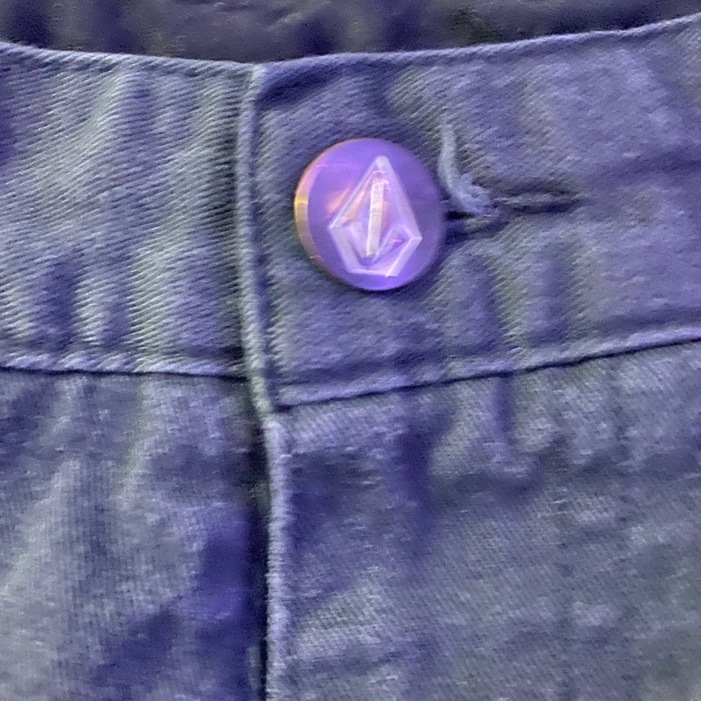 Volcom Cargo Shorts - Picture 3 of 4